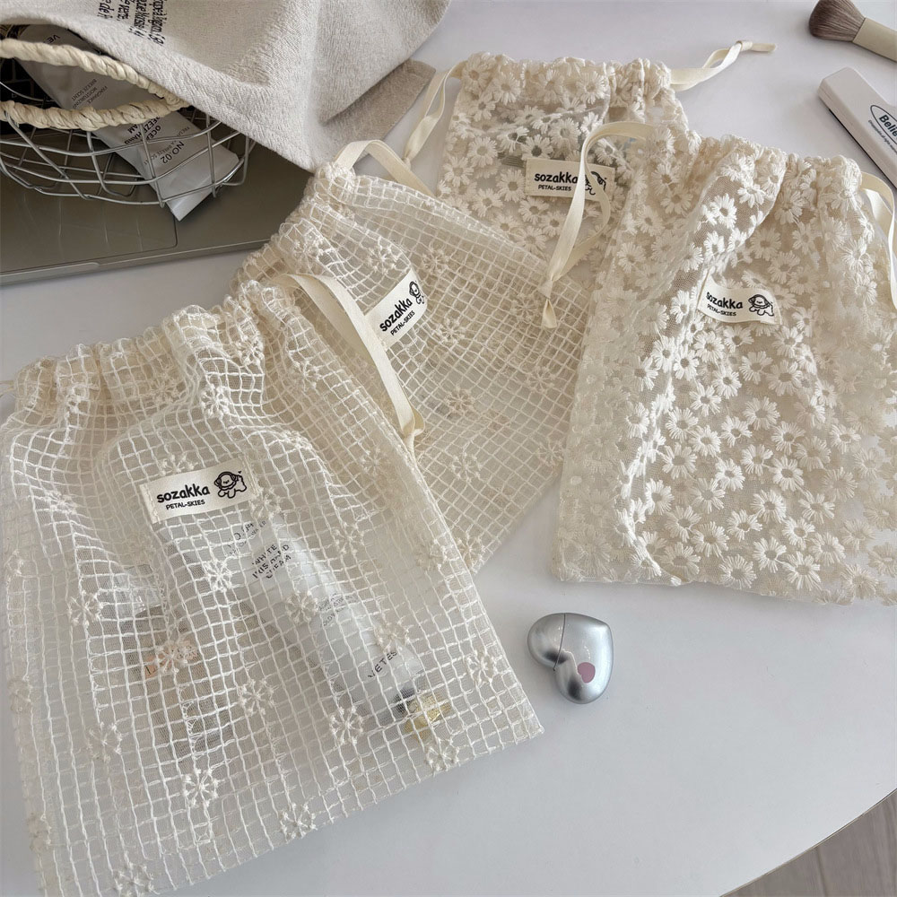 حقيبة مكياج شبكية مطرزة بالدان - مراجعة Cosmetic Bags وسعره
